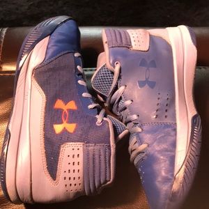 Boys size 7y under armour sneakers